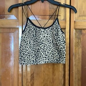 Trendy ribbed crop top!